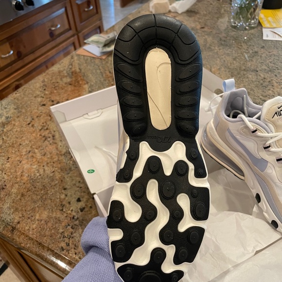 Nike Air Max 270 React - Picture 7 of 7